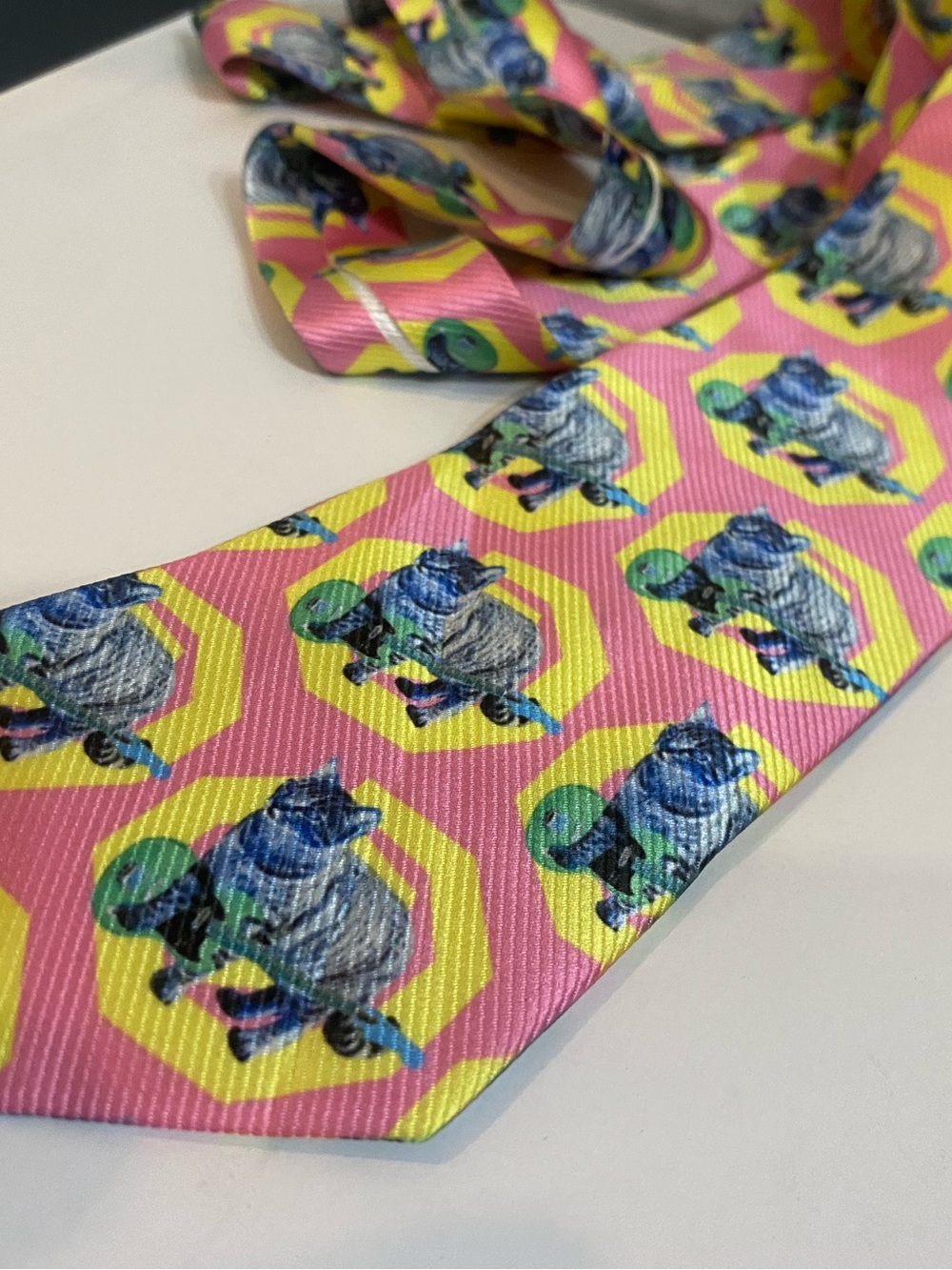 Source Unknown cats Pink and Yellow Novelty cat Tie with Blue Character Motif